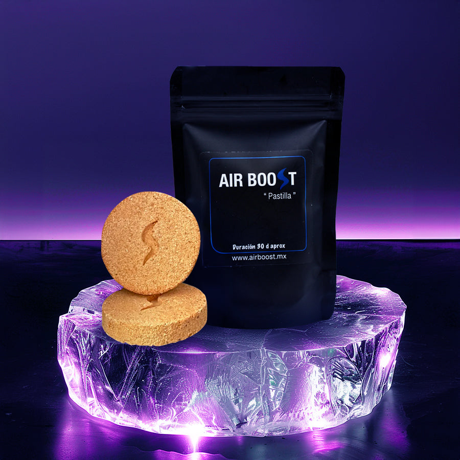 Empaque negro encima de un bloque de hielo